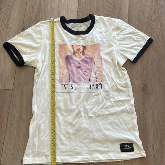 ‼️Taylor Swift T.S. 1989 The World Tour Shirt. Size Medium 100% Cotton - Picture 6 of 7